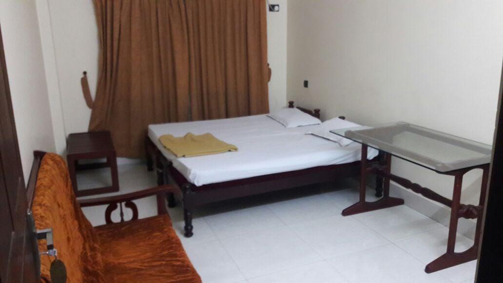 Poonthanam Guest House Guruvayur Bagian luar foto